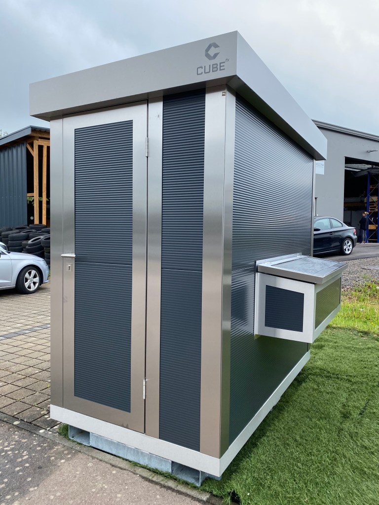 Luxus-Hühnerstall von aussen 