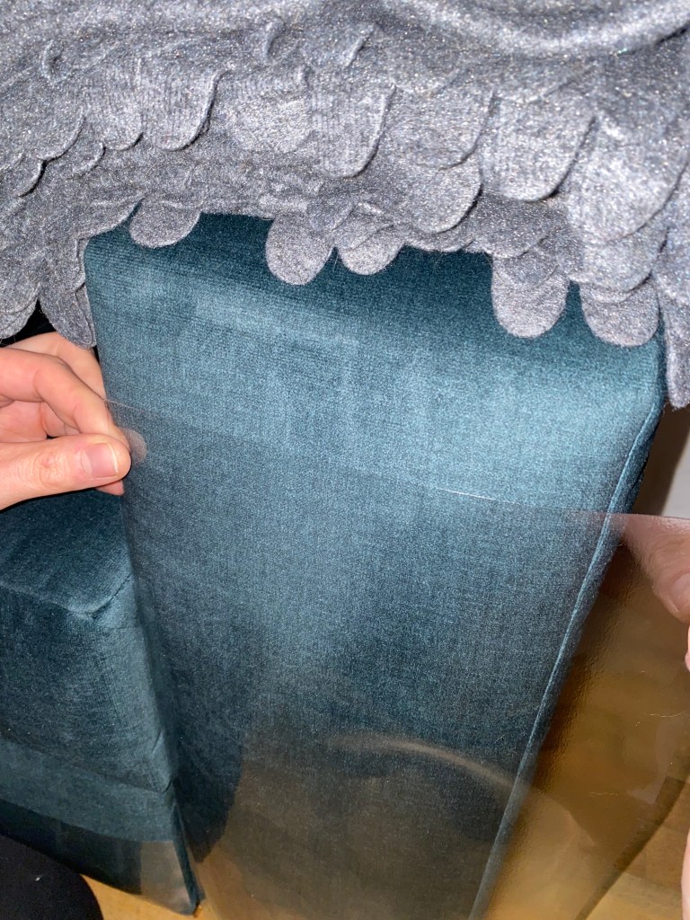 Kratzschutzfolie beim Anbringen